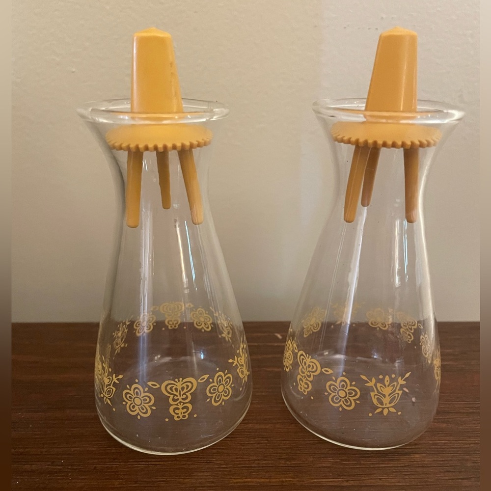 Vintage Pyrex Butterfly Gold Glass Clear Cruets 4.5x2x2"